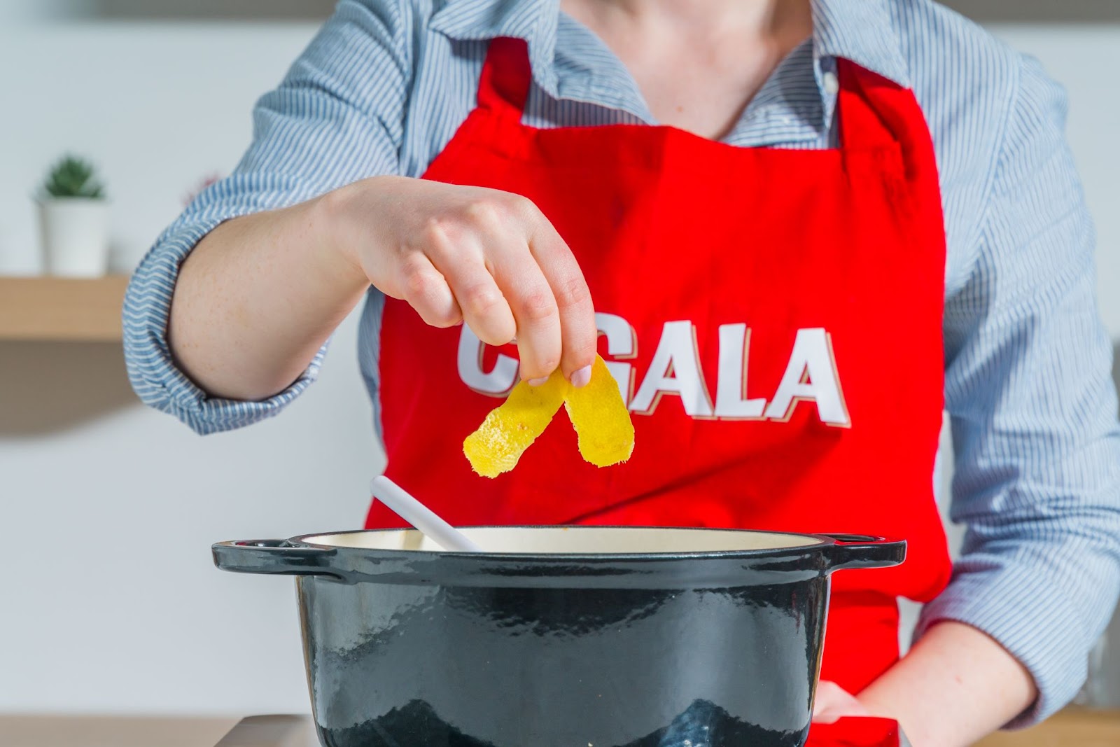 Junte Cascas de Limão para Confeccionar Arroz Doce da Cigala