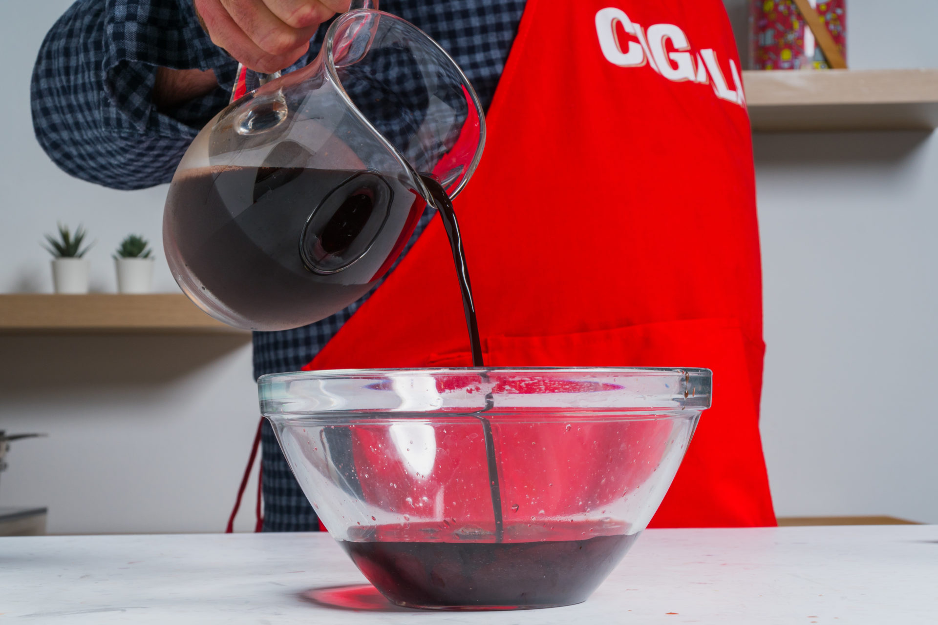 Adição de sangue numa taça