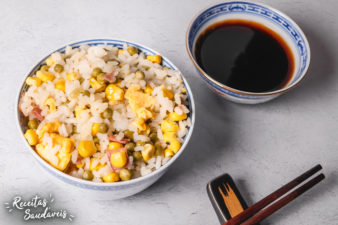 arroz chau chau com molho de soja e legumes de receitas saudáveis cigala