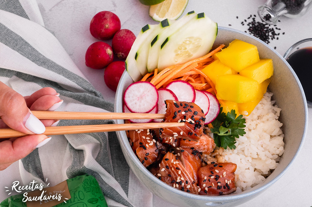 poké de salmão com arroz carolino cigala