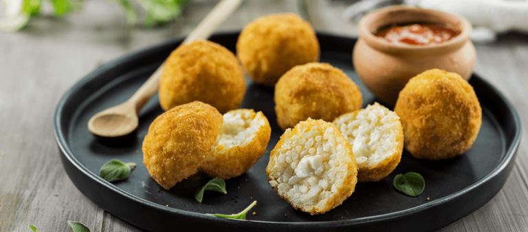 Foto de Arancini de Queijo c/ Molho de Tomate