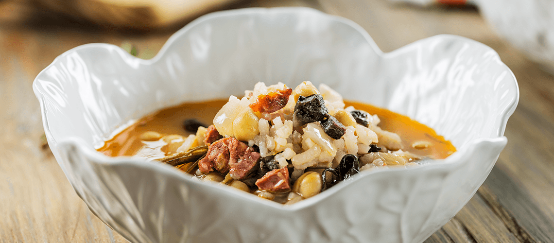 Sopa de Arroz com Grão e Enchidos