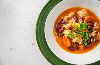 Arroz de entrecosto com verduras e feijão