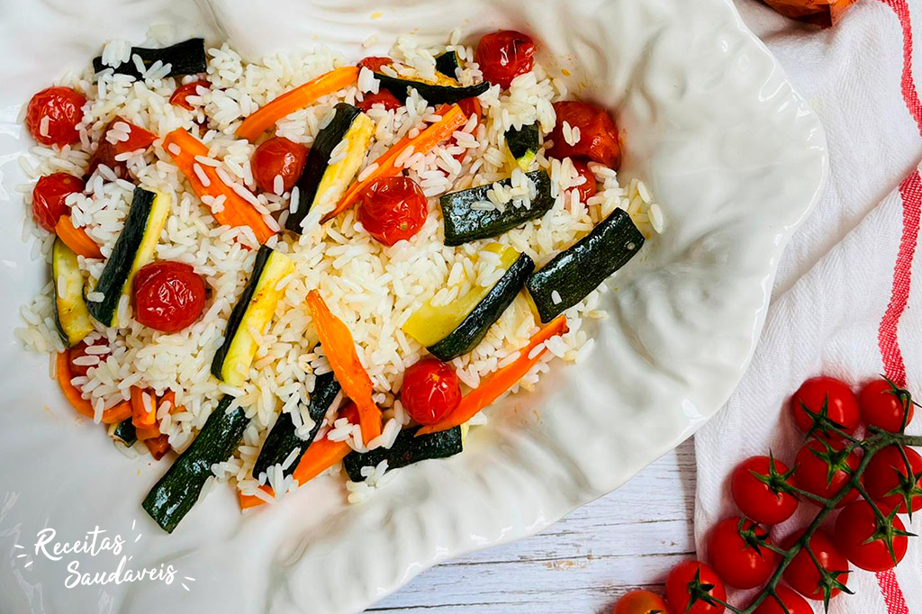 salada fria de arroz com legumes assados