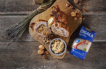Perna de peru recheada com arroz de frutos secos