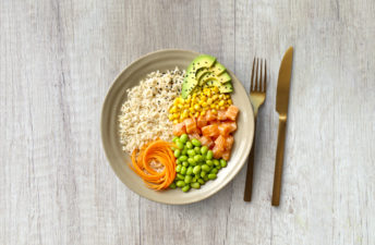 Poké de Salmão com Arroz Integral