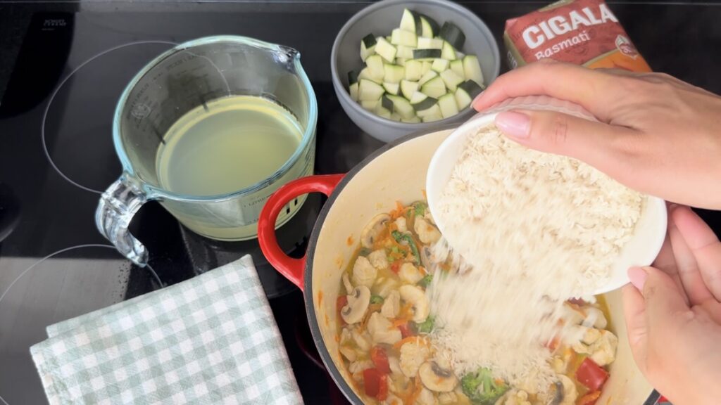 Envolva tudo e junte o arroz Basmati Cigala previamente lavado e escorrido