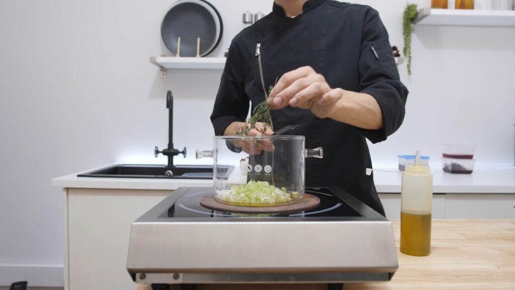 O segredo de um bom arroz começa com um refogado aromático