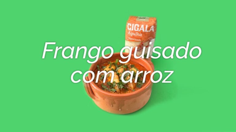 Foto de Frango guisado com arroz: receita fácil e saborosa