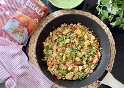 Arroz Chaufa com Frango – Receita peruana fácil e deliciosa