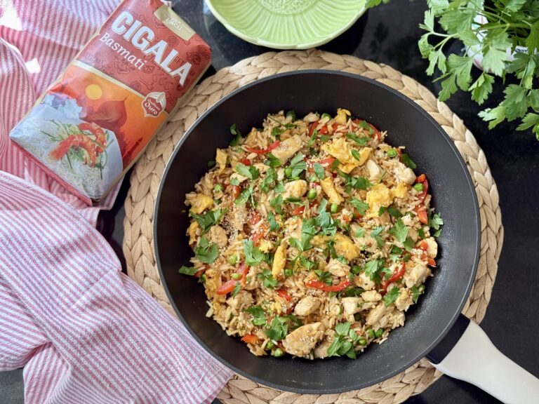 Foto de Arroz Chaufa com Frango – Receita peruana fácil e deliciosa