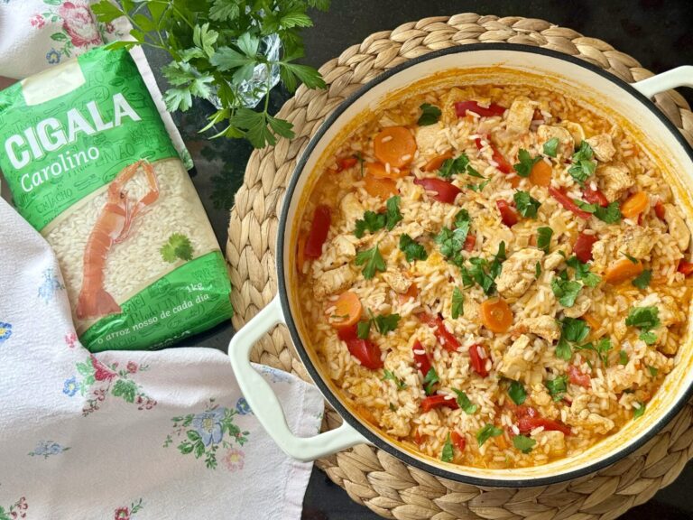 Foto de Frango Estufado com Arroz: Receita Fácil e Deliciosa